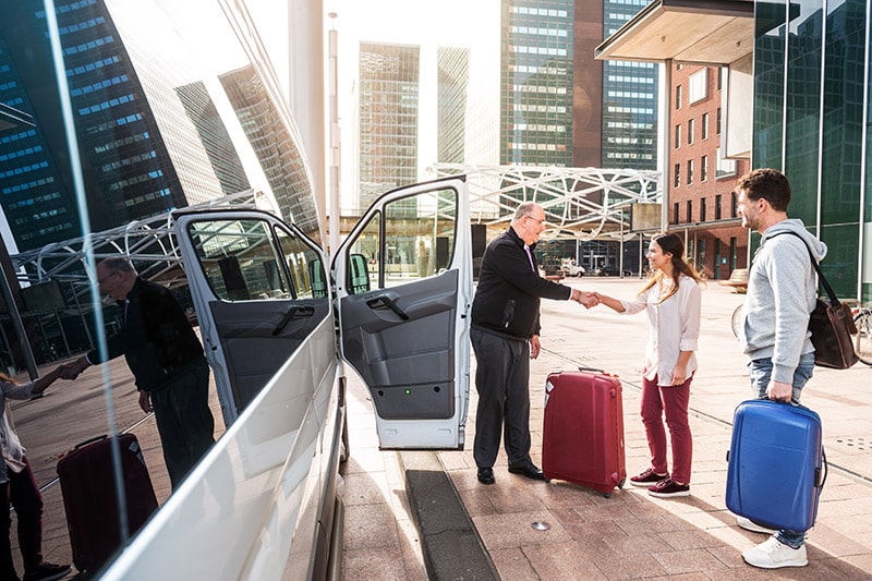 Shuttle-Service zum T1 & T2 Shuttle-Service zum T1 & T2