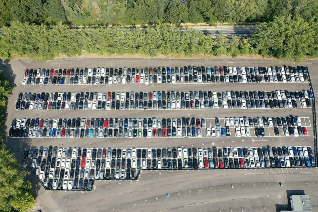 Parkplatz am Flughafen: Ihre Optionen im Überblick 1 parkplaetze parkfuchs24 1