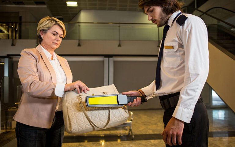 Sicherheitskontrolle am Flughafen Frankfurt